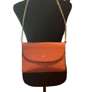 NWOT Shoulder bag, light brown, gold tone chain, faux leather.